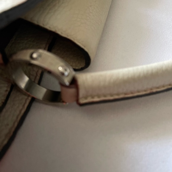 AUTHENTIC LOUIS VUITTON CAPUCINES MM HANDBAG WITH DUST BAG & SHOPPING ๐๏ธ - Picture 8 of 13